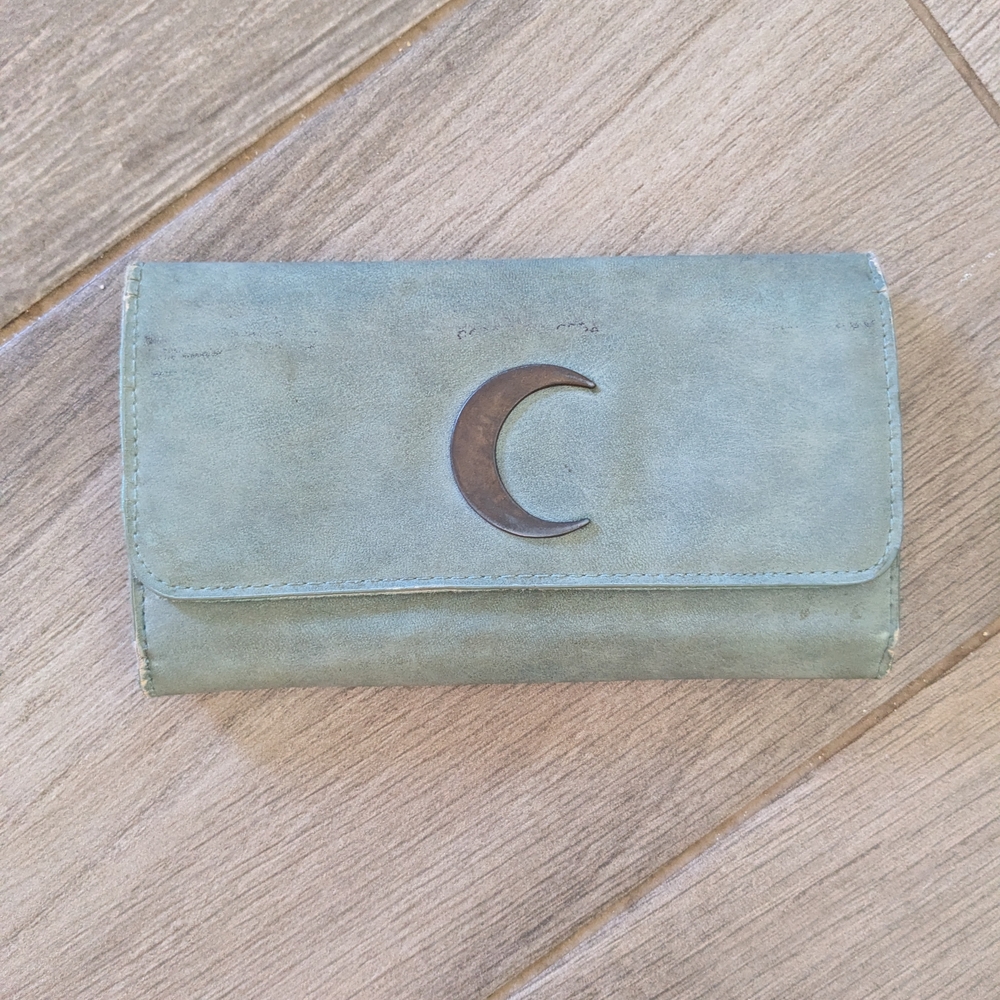 Elegant Green Women's Clutch